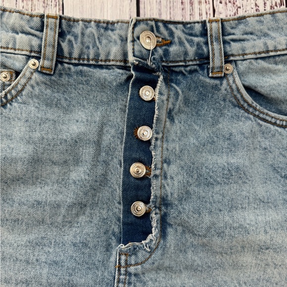 Zara denim skirt Size Medium Super Flattering - Picture 2 of 5